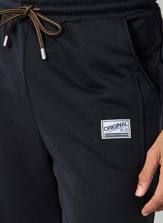 ستايلي بنطال جوغر بحافة مطاطية وشعار وقصة مريحة - Image 2